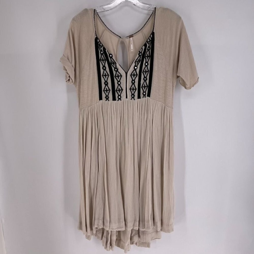 Free People Size XS Cream Black Embroidered Crinkled Hi Low Dress